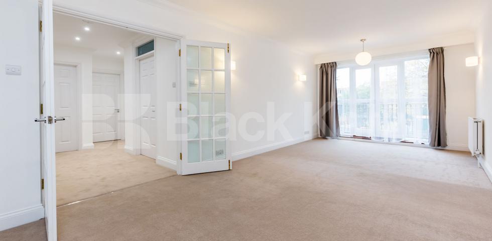 			GOOD TO CONVERT LOUNGE FOR 3!, 3 Bedroom, 1 bath, 1 reception Flat			 York Way, CAMDEN BORDERS 